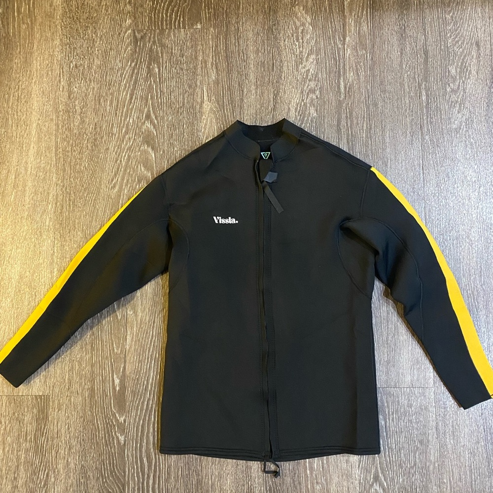 Vissla Mens 2MM Wetsuit Top. Size Large.